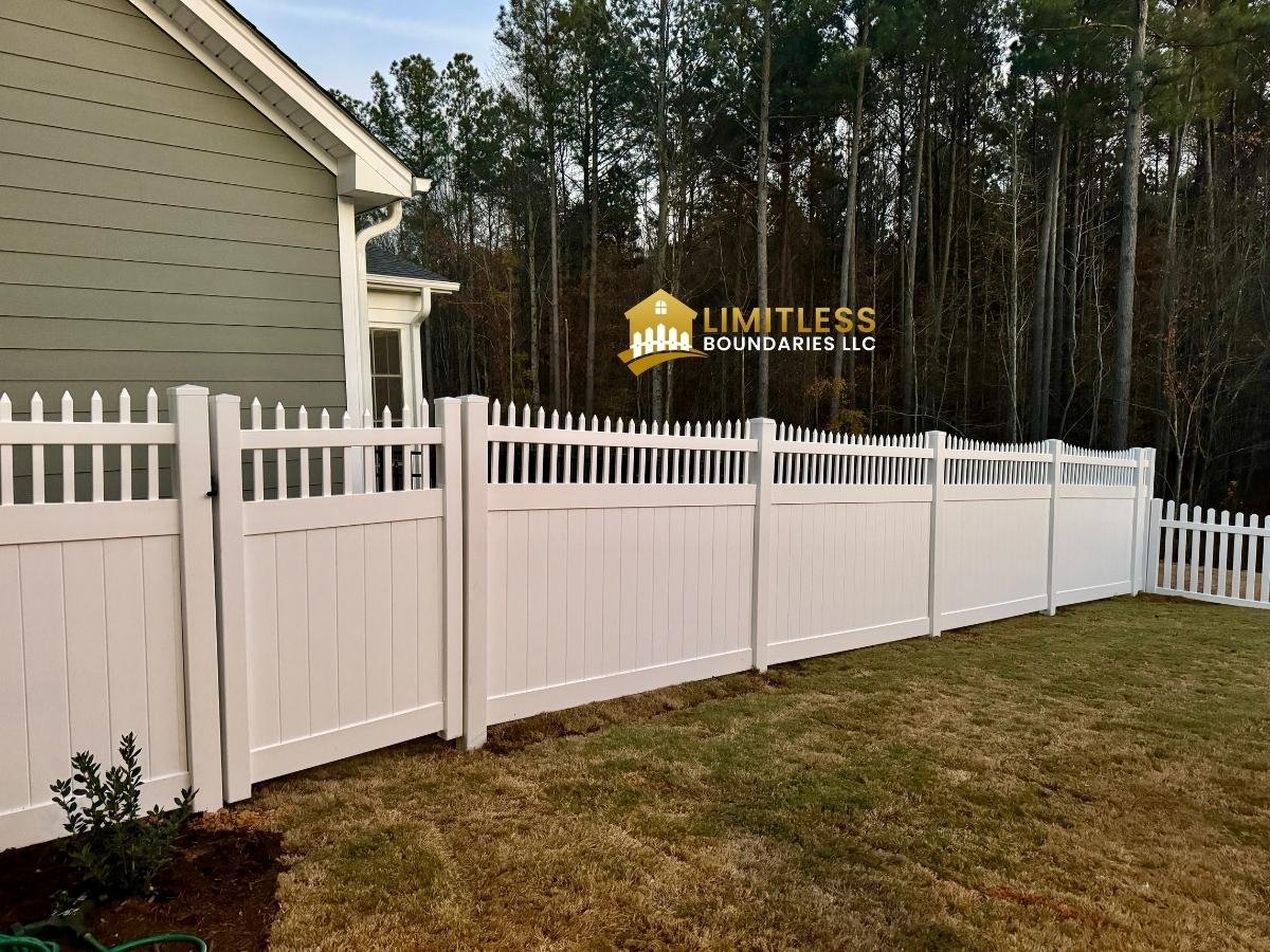 vinyl-privacy-fence-with-scallop-top