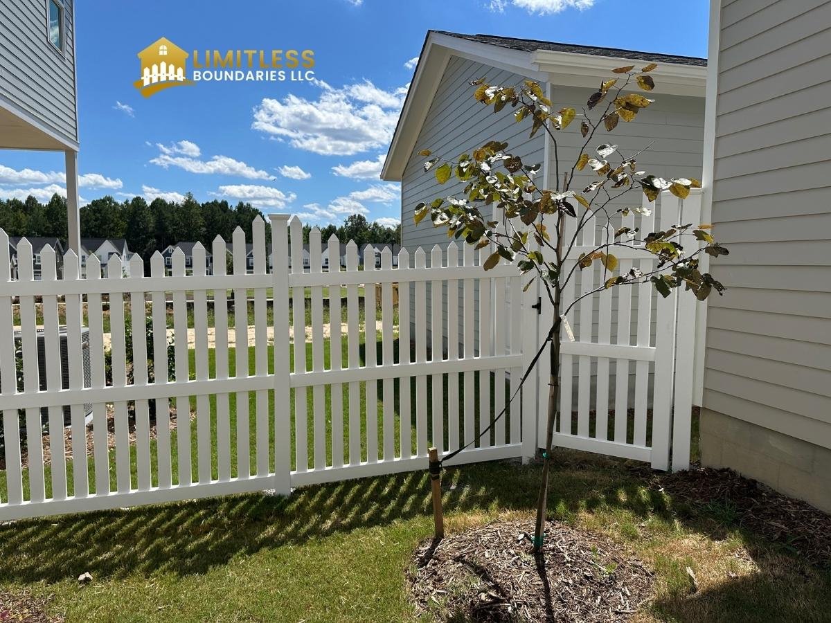 scallop-style-vinyl-fence
