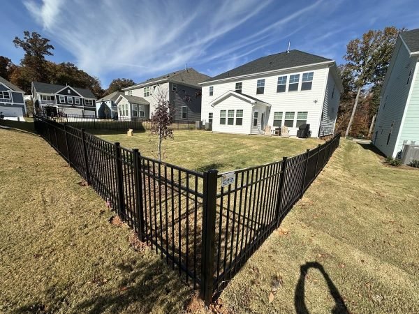 alumium-fence-residential-installation